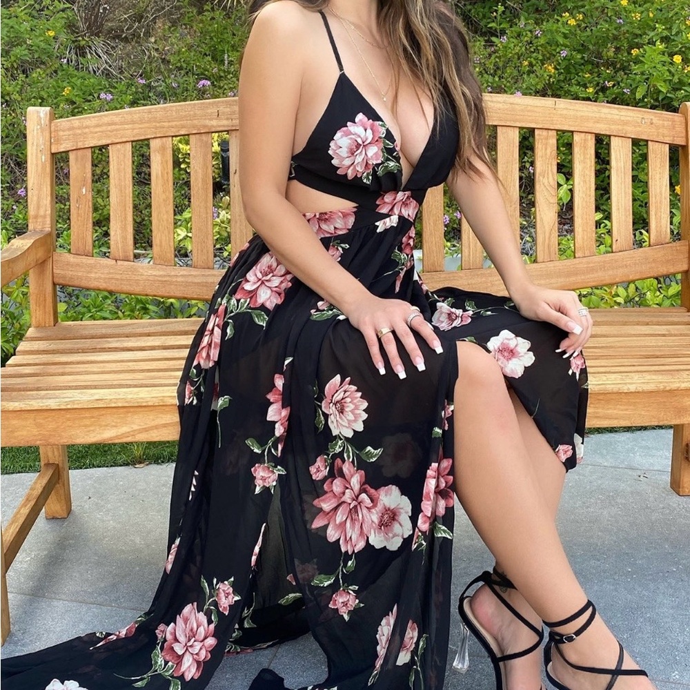 ✨Floral Goddess Black Maxi Dress – Flirty & Fabulous!✨